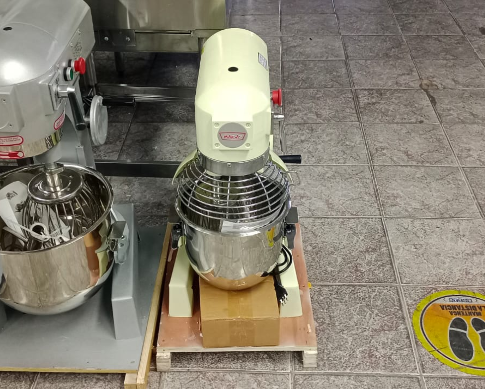 Batidora industrial pastelera de 10 litros Maigas 9