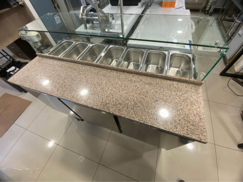 Saladette 3 Puertas Cúpula de Vidrio Cubierta de Mármol 7 Depósitos 140 Cm - Bozzo 8