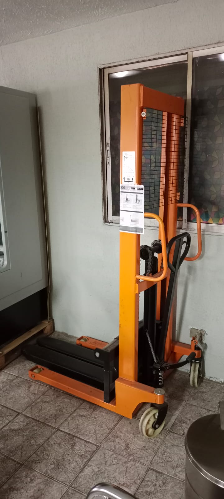 Apilador Manual Hidraulico 1.500 Kg - Bozzo 5