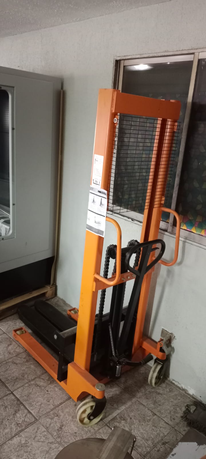 Apilador Manual Hidraulico 1.500 Kg - Bozzo 6