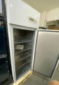 Refrigerador-Industrial-500-Litros-1-Puerta-Acero-Frio-Forzado-Maigas 8