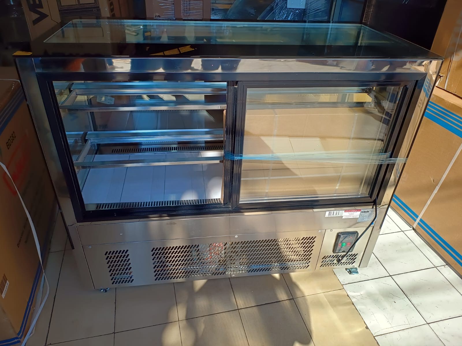 Vitrina Pastelera Recta 1.5 mts - Maigas 3