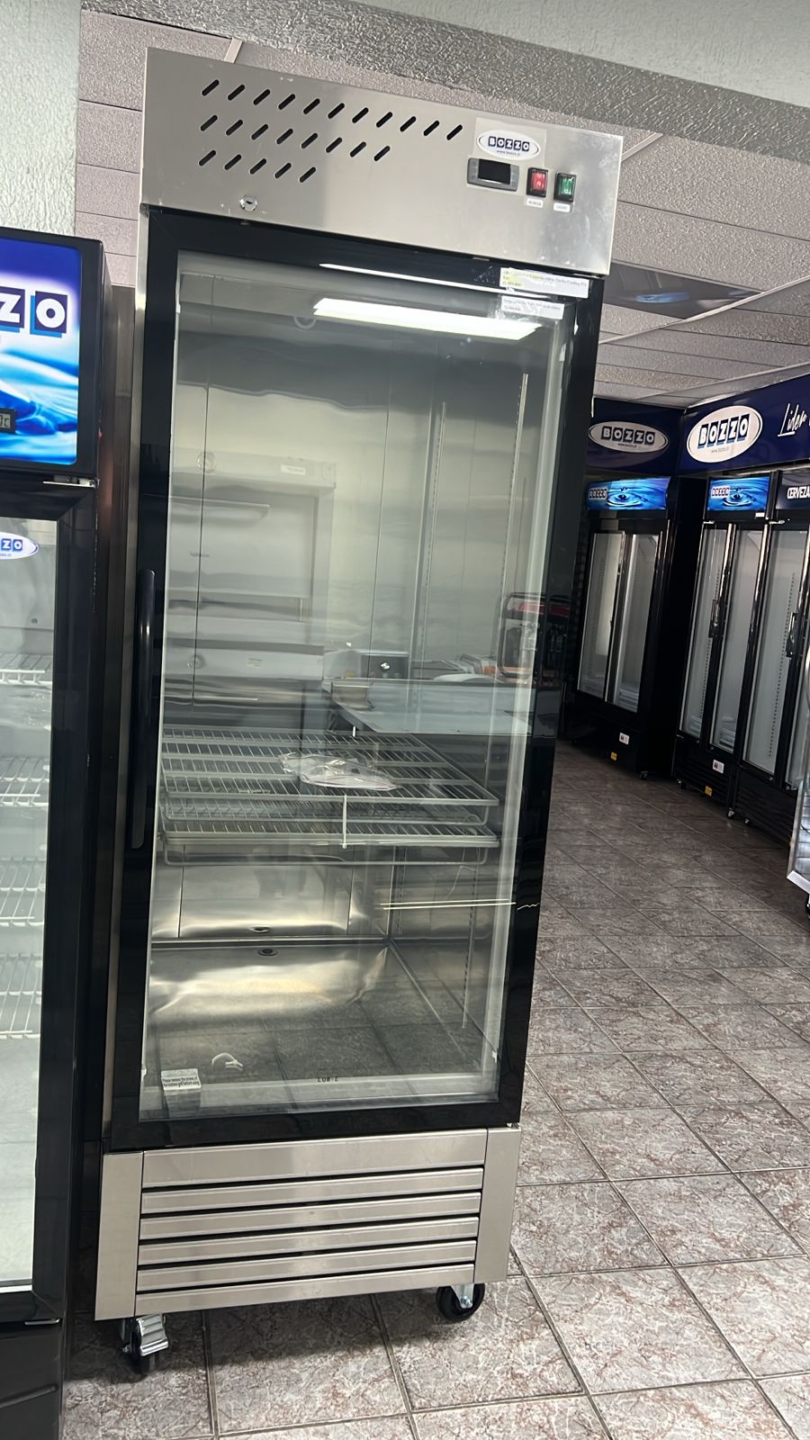 Refrigerador Ind 1 Pta Vidrio 574 Lts F. Forzado - Bozzo 1