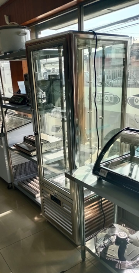 Vitrina Pastelera Vertical Giratoria 400 Lts - Bozzo 8
