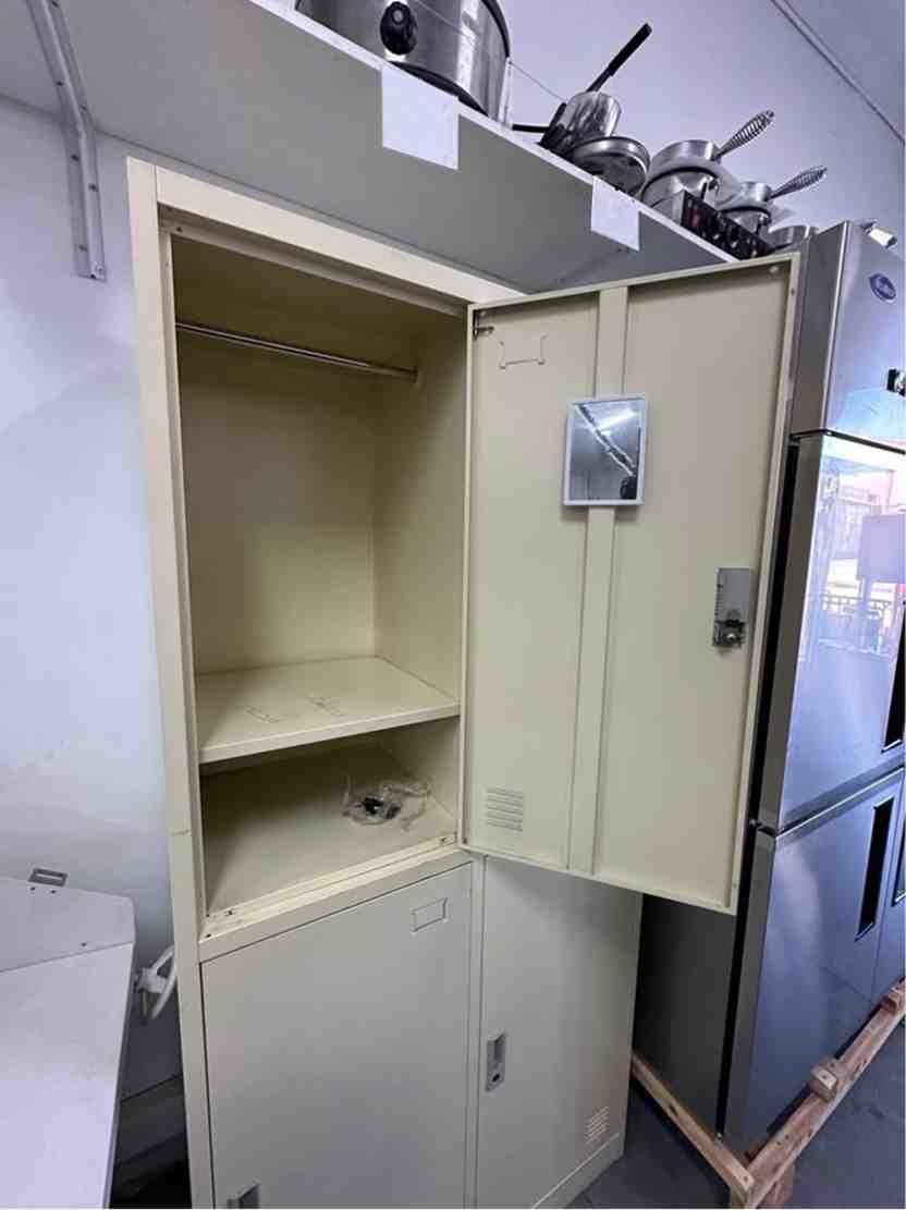 Locker 2 Cuerpos 4 Puertas con Repisas, Espejo y Barra Colgadora - Maigas 8