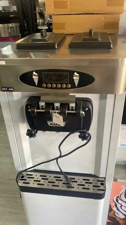 Maquina de Helados Soft Pedestal 40 Lts hora - Maigas 5