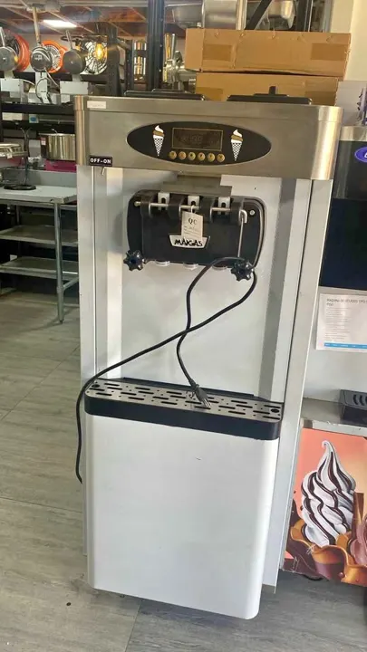 Maquina de Helados Soft Pedestal 40 Lts hora - Maigas 7