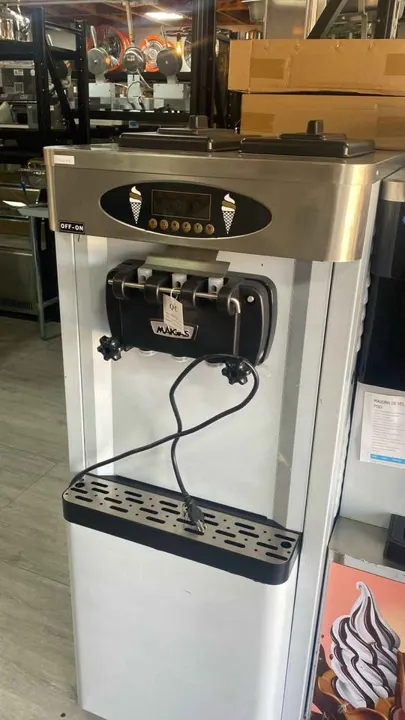 Maquina de Helados Soft Pedestal 40 Lts hora - Maigas 8