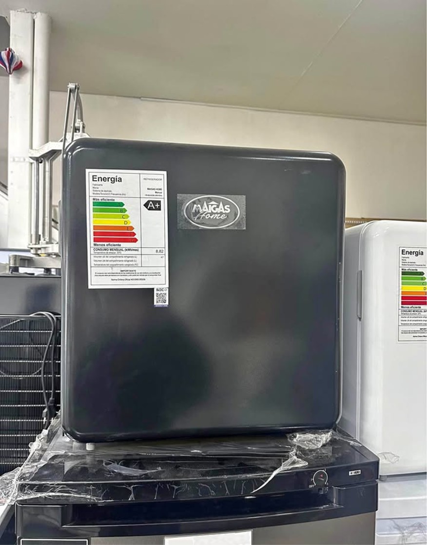 Minibar Retro 47 Lts Negro - Maigas 5