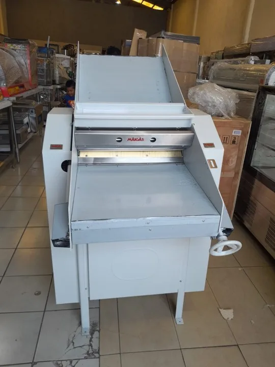 Sobadora De Masas Pedestal 55cm 3Hp - Maigas 5