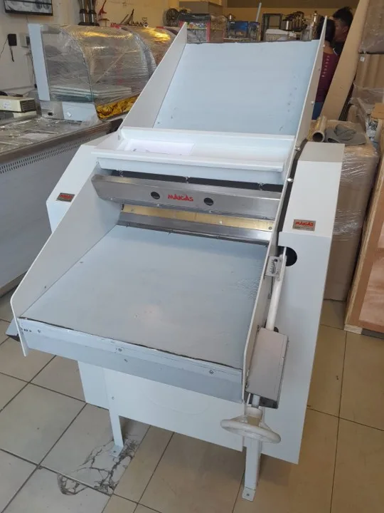 Sobadora De Masas Pedestal 55cm 3Hp - Maigas 6