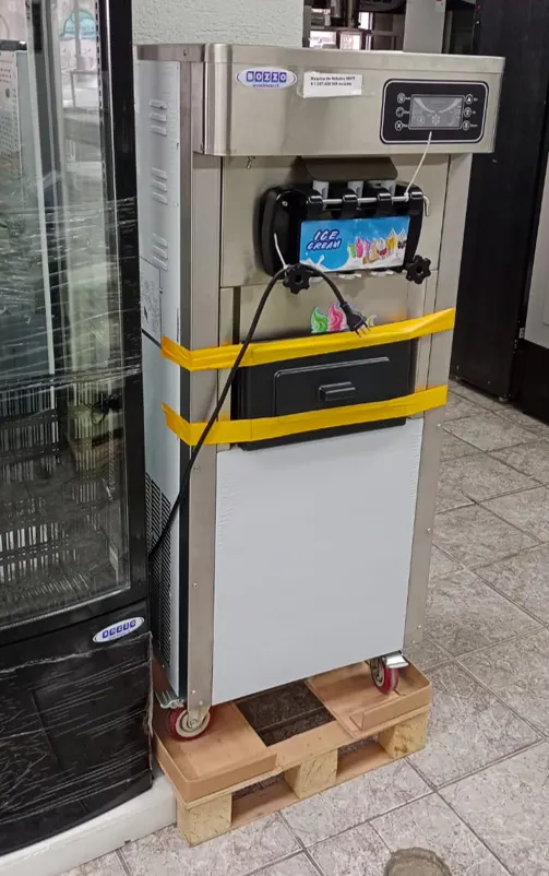 Máquina De Helados Soft Pedestal 30 Litros por hora - Bozzo 6