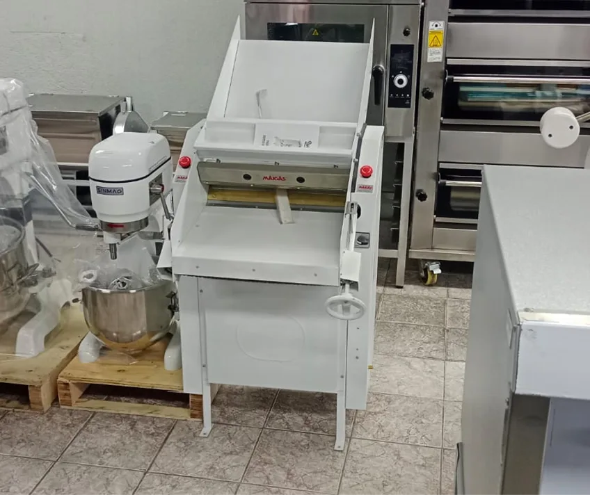 Sobadora De Masas Pedestal 50 cm 2Hp - Maigas 5