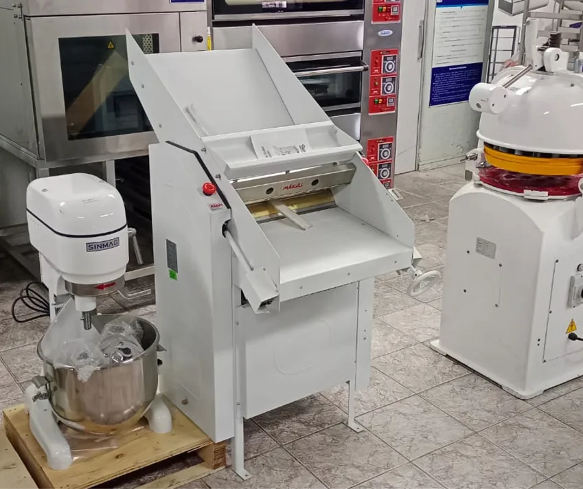 Sobadora De Masas Pedestal 50 cm 2Hp - Maigas 7